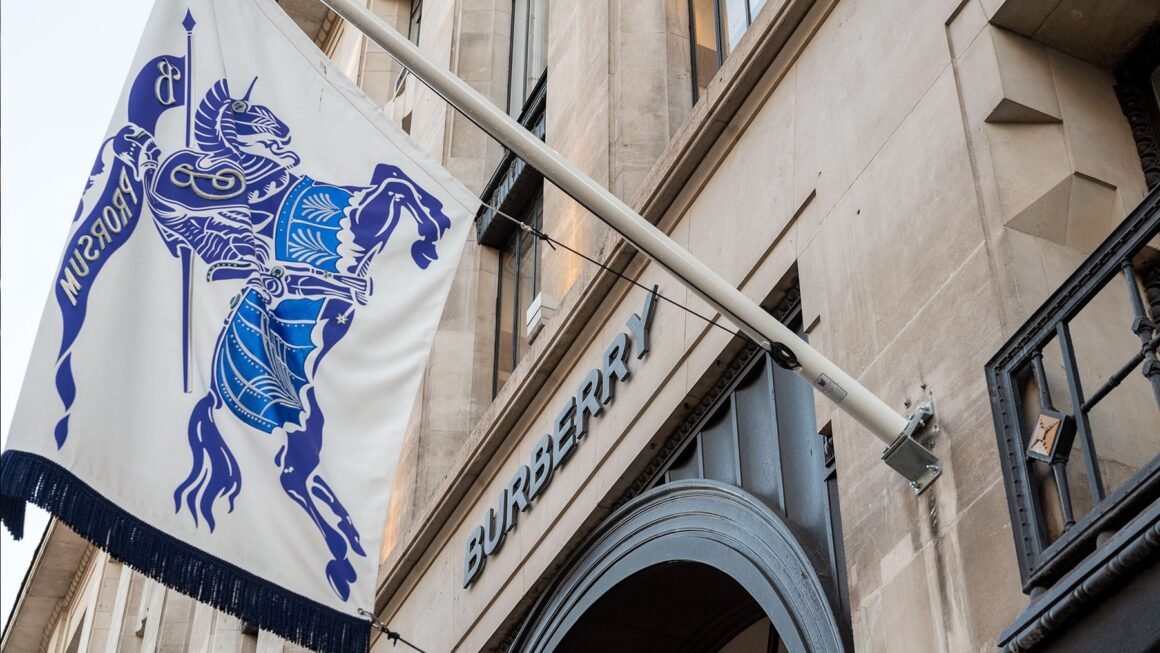 Burberry’s US Sales Boost Growth as Turnaround Gains Momentum